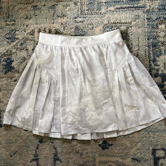 SPANX The Get Moving Pleated Skort - Picture 4 of 6